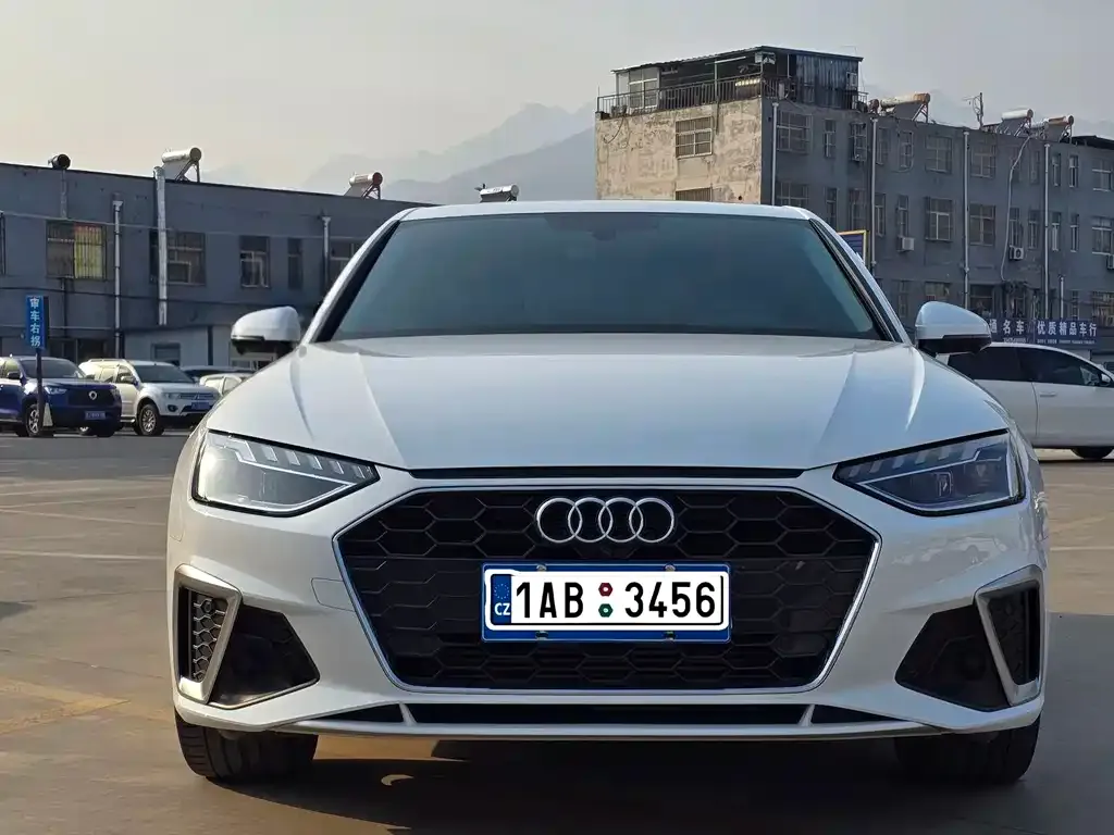 Audi A4L 2021 из CN, фото 2