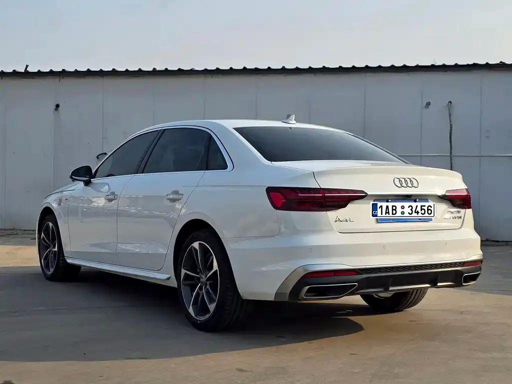 Audi A4L 2021 из CN, фото 4