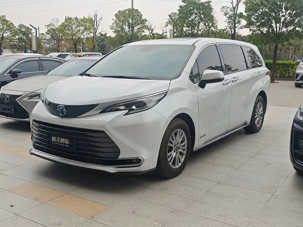 Toyota Sienna 2022 из CN, фото 1