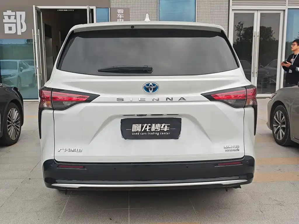 Toyota Sienna 2022 из CN, фото 2