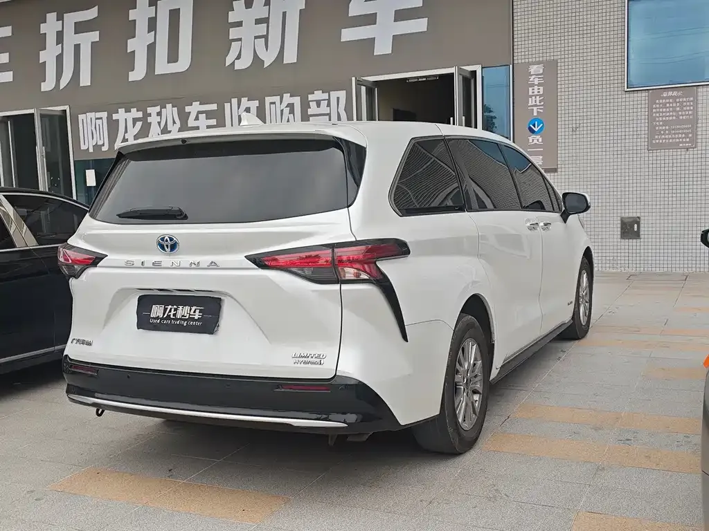 Toyota Sienna 2022 из CN, фото 4