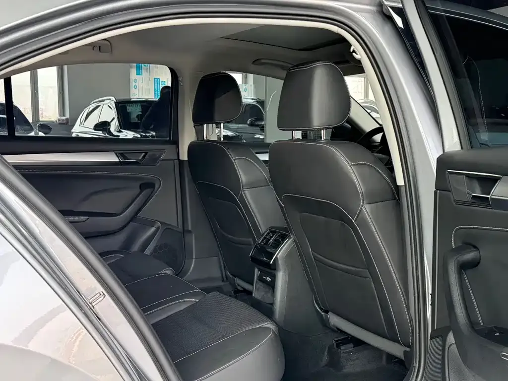 Skoda Superb — фото 5