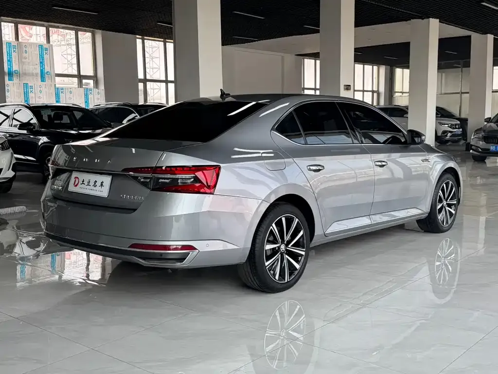Skoda Superb — фото 10