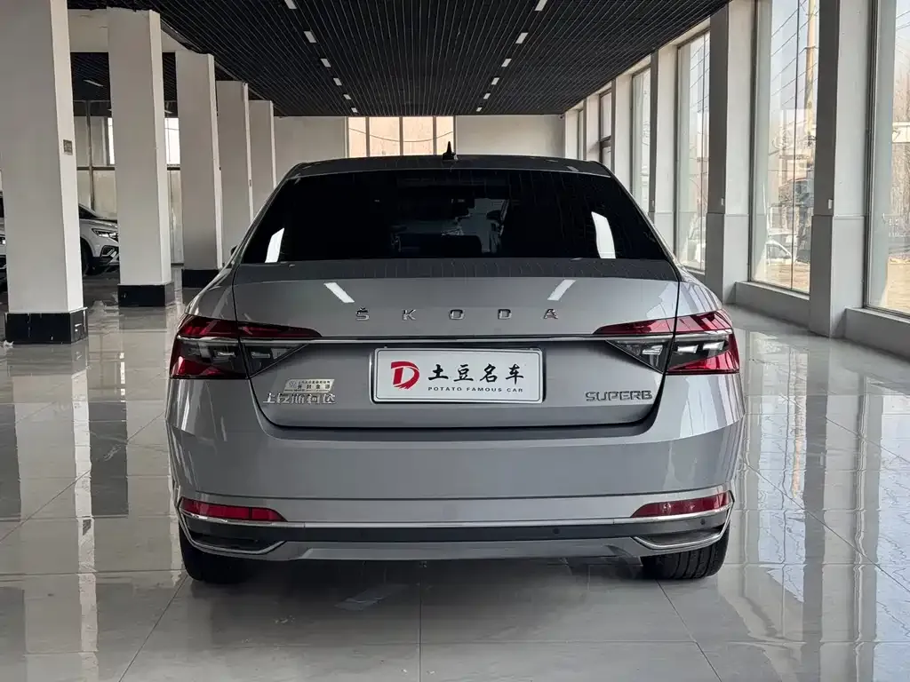 Skoda Superb — фото 8