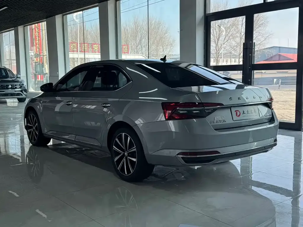 Skoda Superb — фото 3