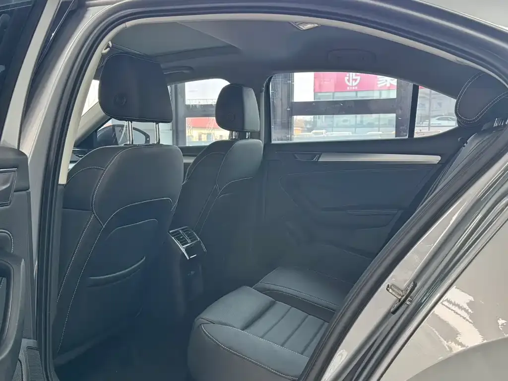 Skoda Superb — фото 2