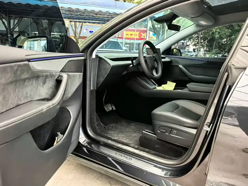 Tesla Model Y — фото 6