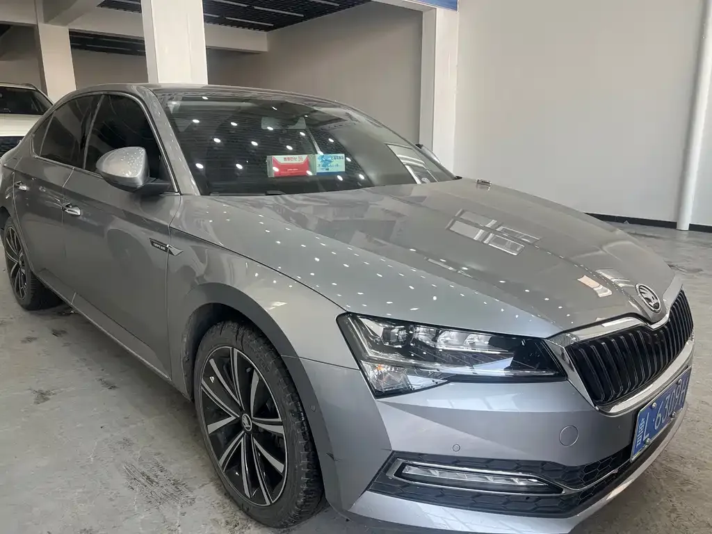 Skoda Superb — фото 10