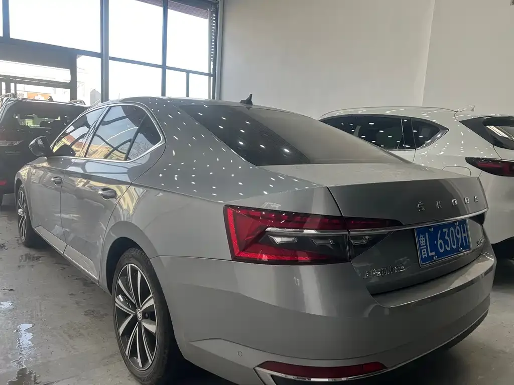Skoda Superb — фото 5