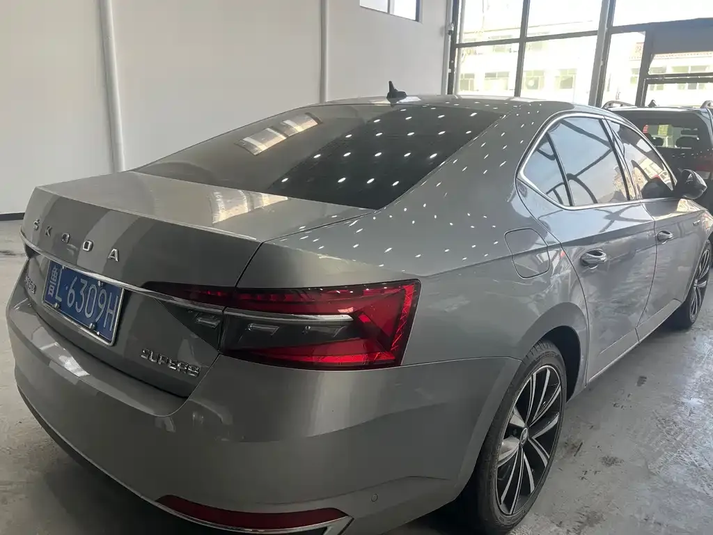 Skoda Superb — фото 4
