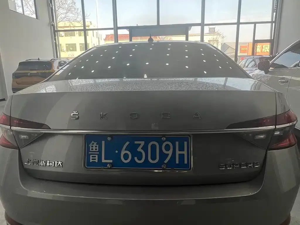 Skoda Superb — фото 8