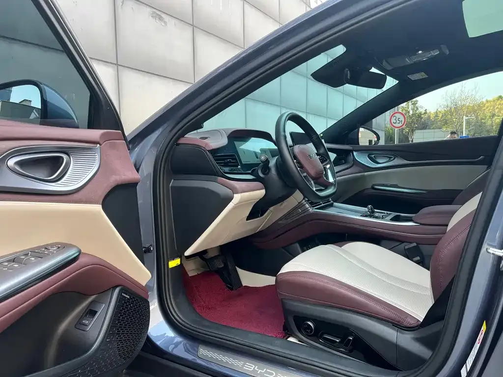 BYD Seal — фото 3