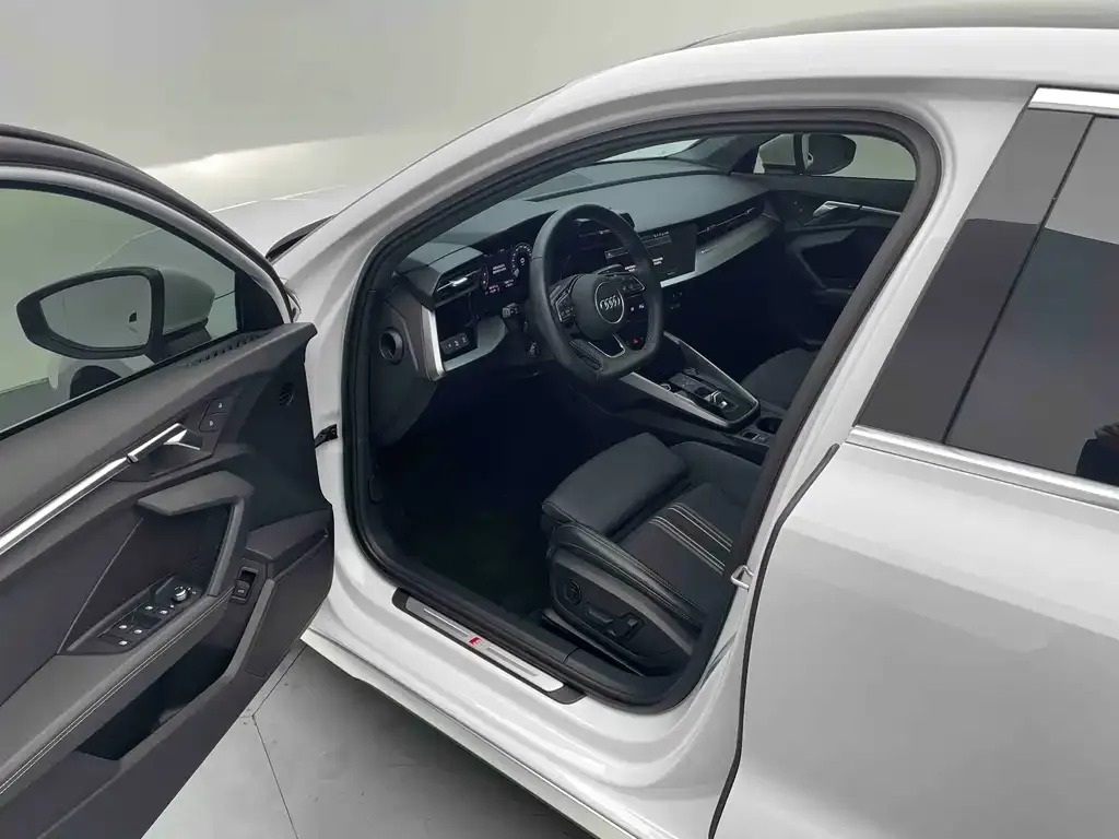 Audi A3 2023 из CN, фото 8