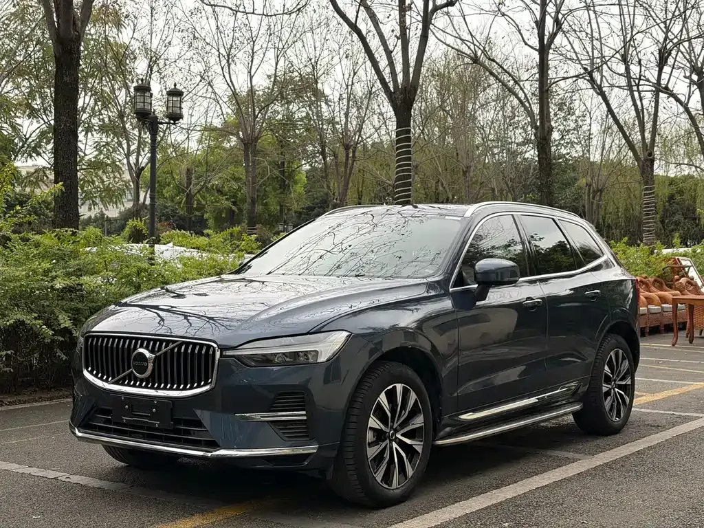 Volvo XC60 — фото 1