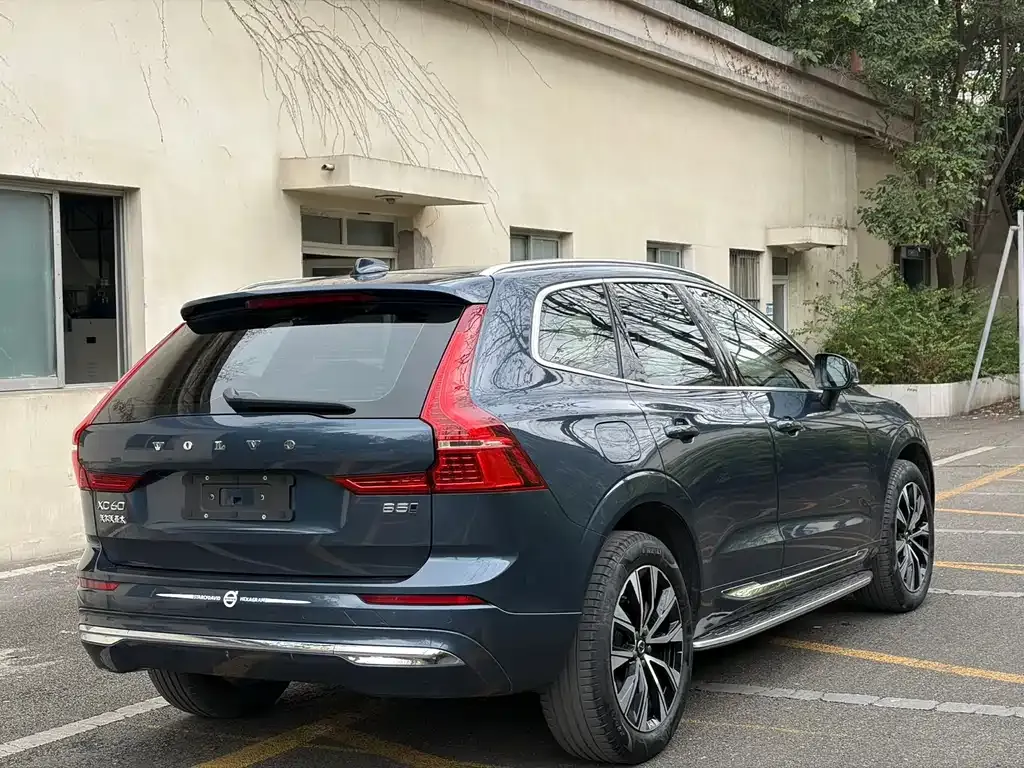 Volvo XC60 — фото 7