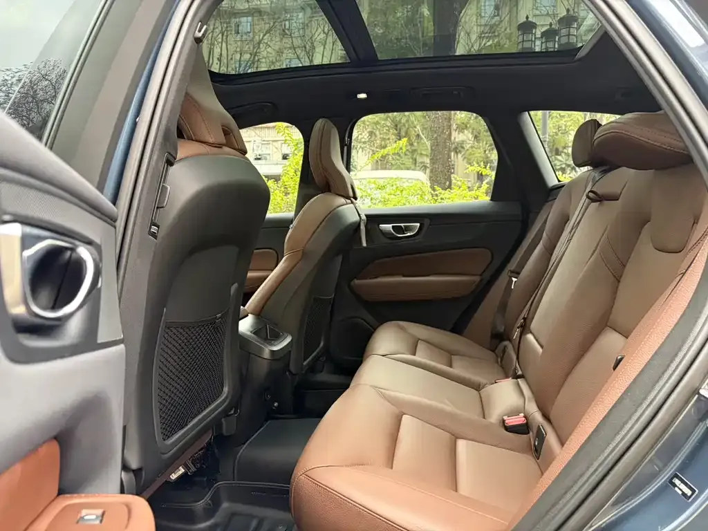 Volvo XC60 — фото 2