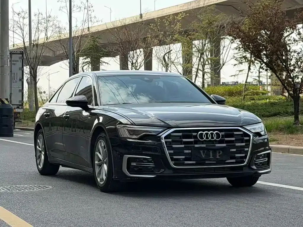 Audi A6L — фото 1