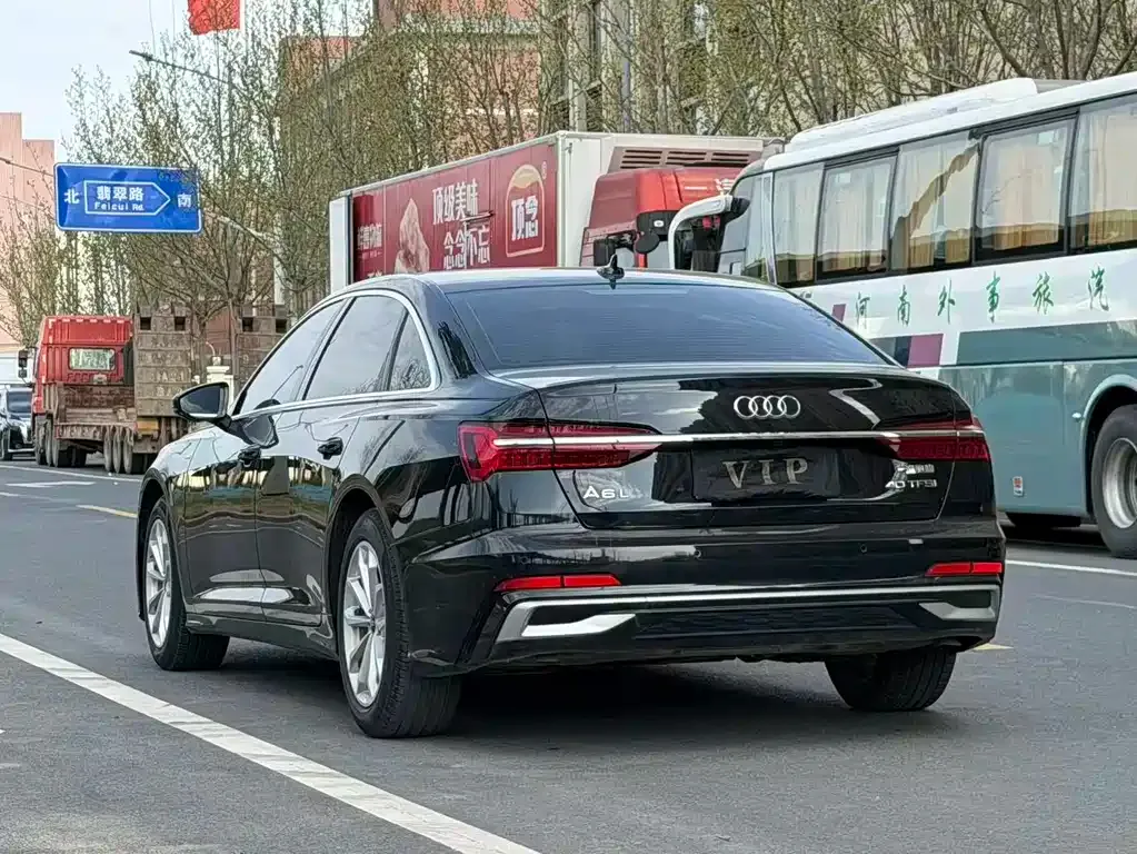 Audi A6L — фото 8