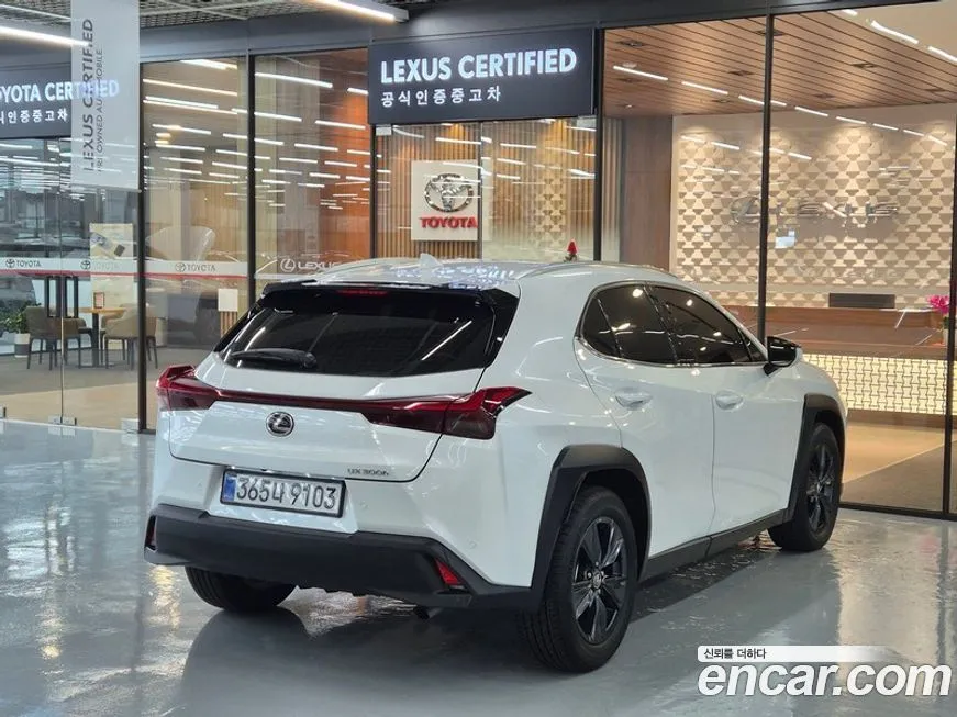 Lexus UX — фото 5