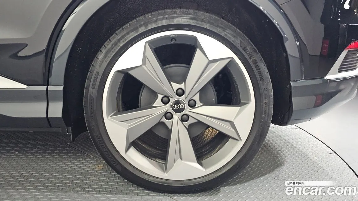 Audi Q4 e-tron 2025 из KR, фото 4