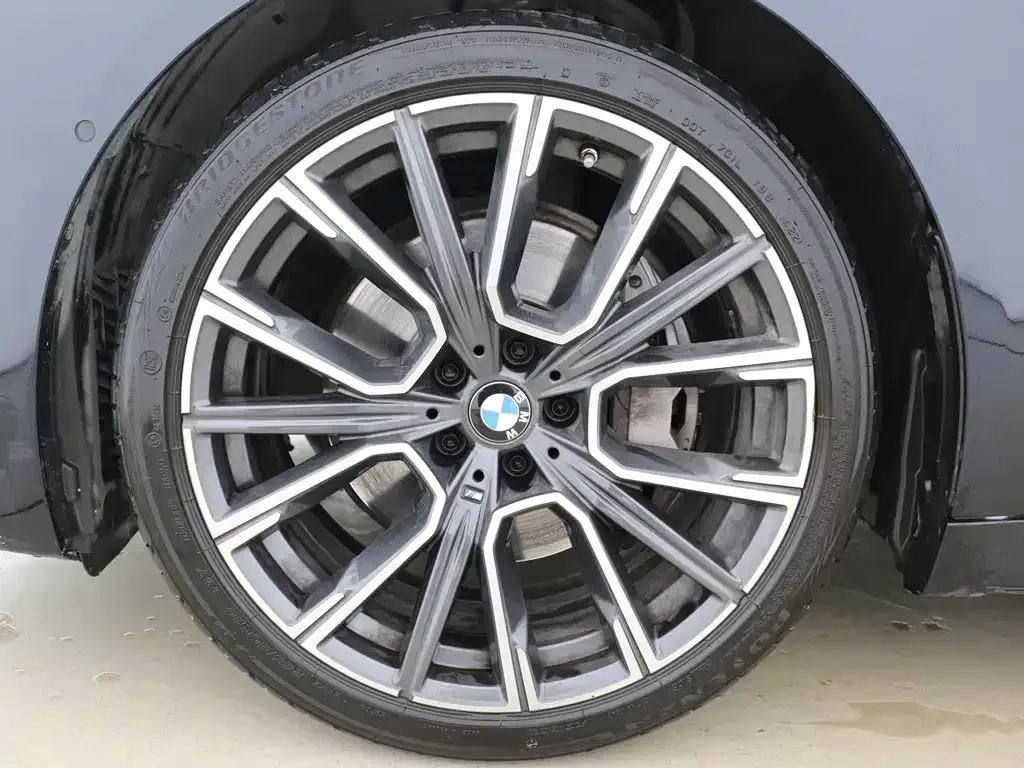 BMW 7 Series — фото 10