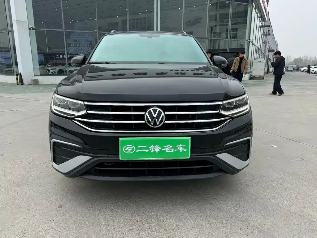 Volkswagen Tiguan L — фото 4