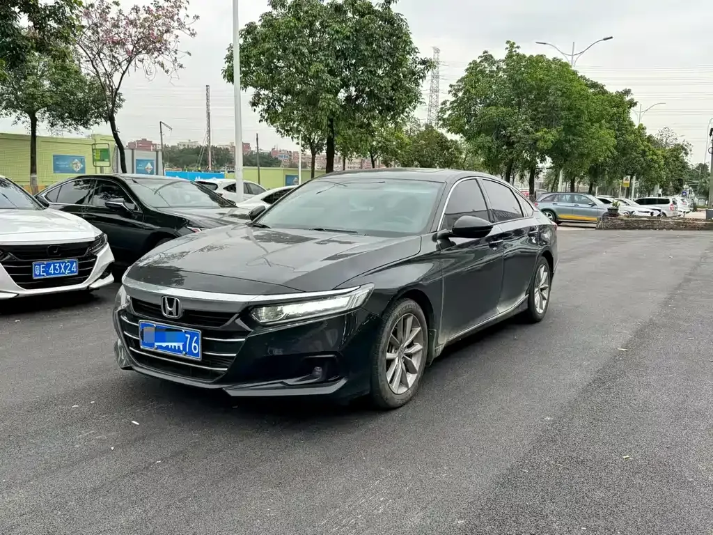 Honda Accord — фото 1