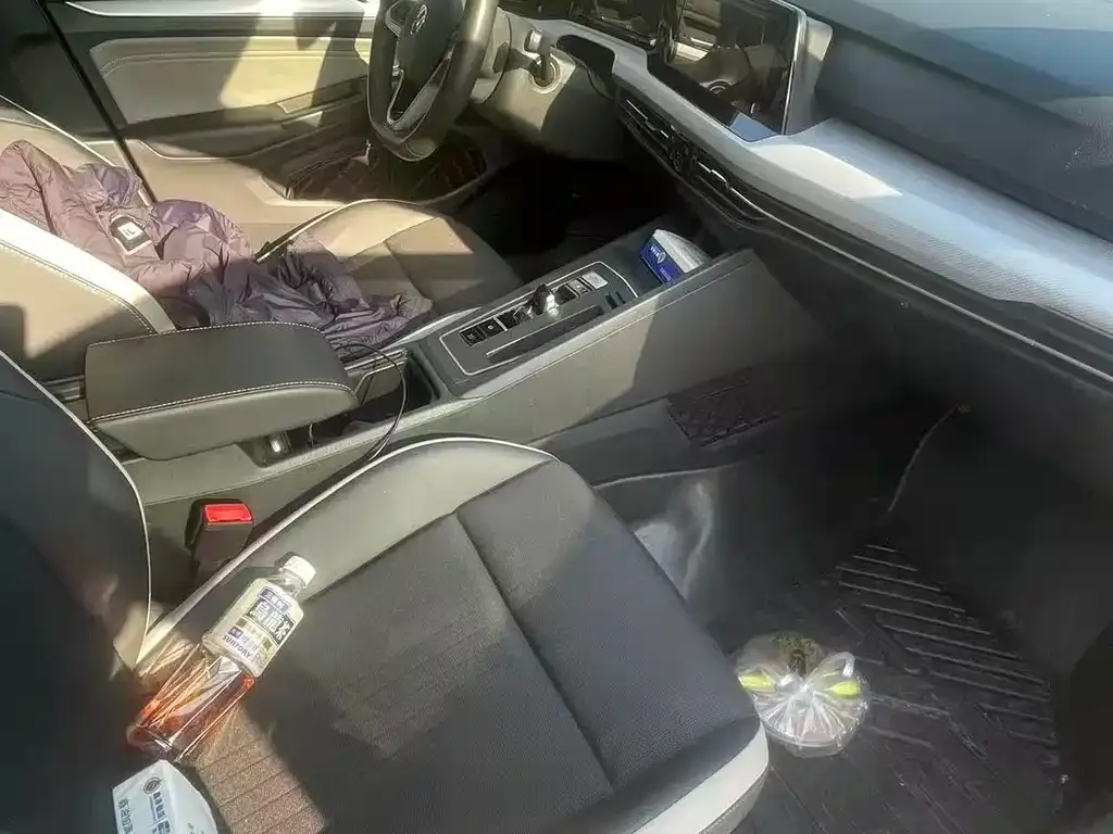 Volkswagen Golf 2023 из CN, фото 3