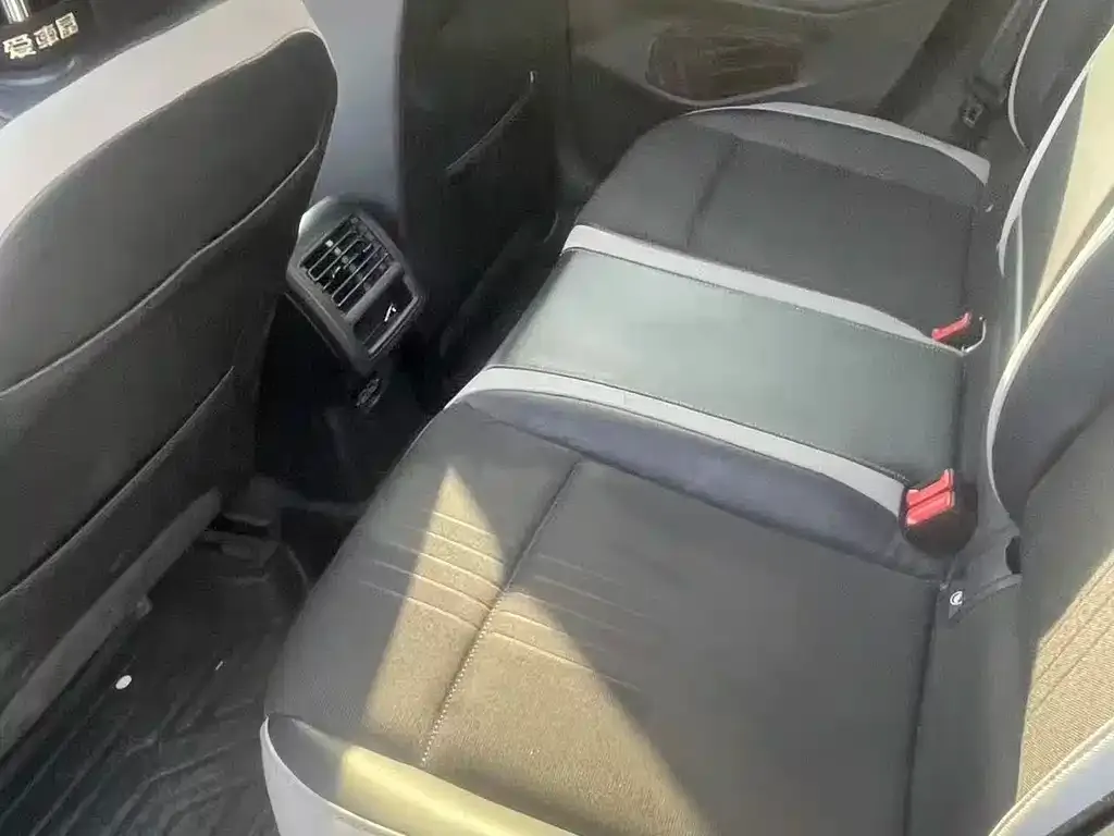 Volkswagen Golf 2023 из CN, фото 2