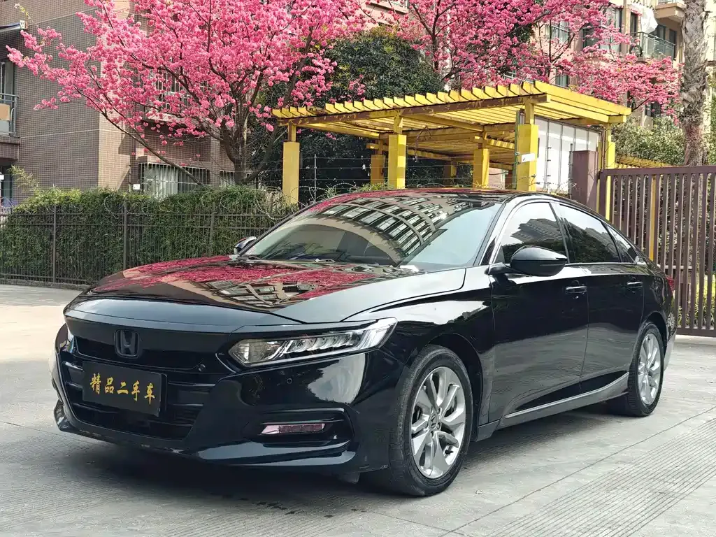 Honda Accord — фото 1