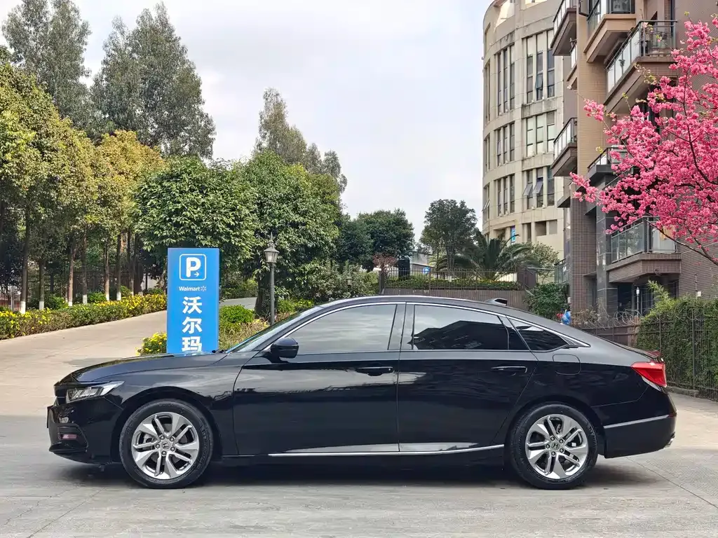 Honda Accord — фото 9