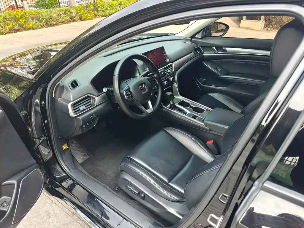 Honda Accord — фото 7