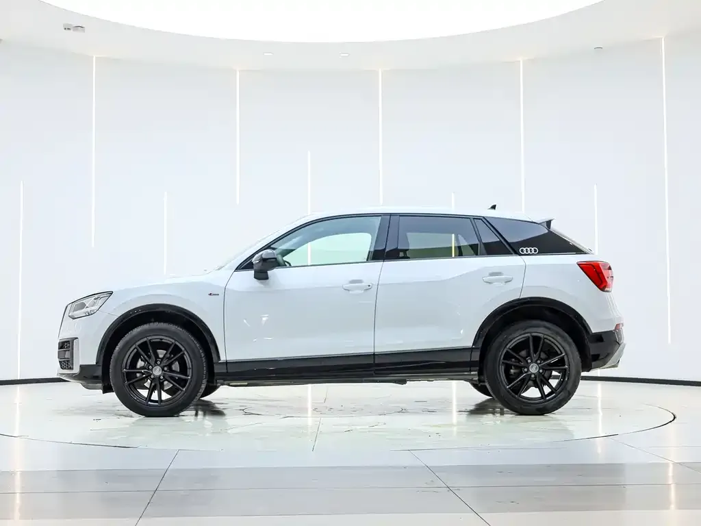 Audi Q2L 2021 из CN, фото 7