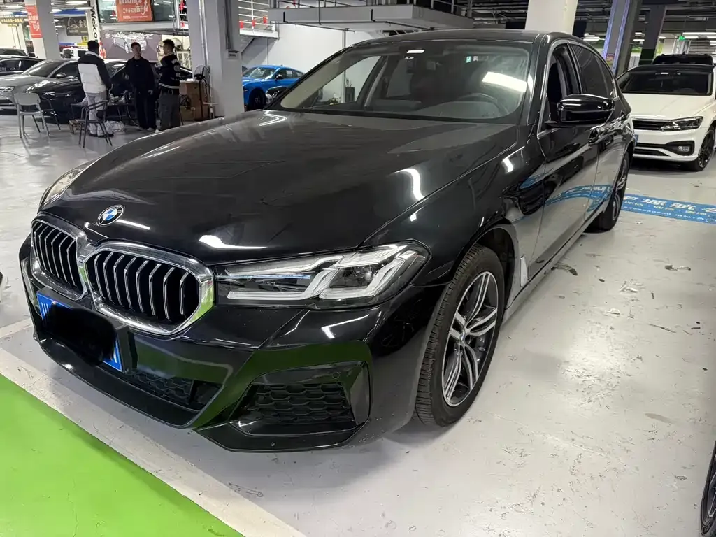 BMW 5 Series — фото 1