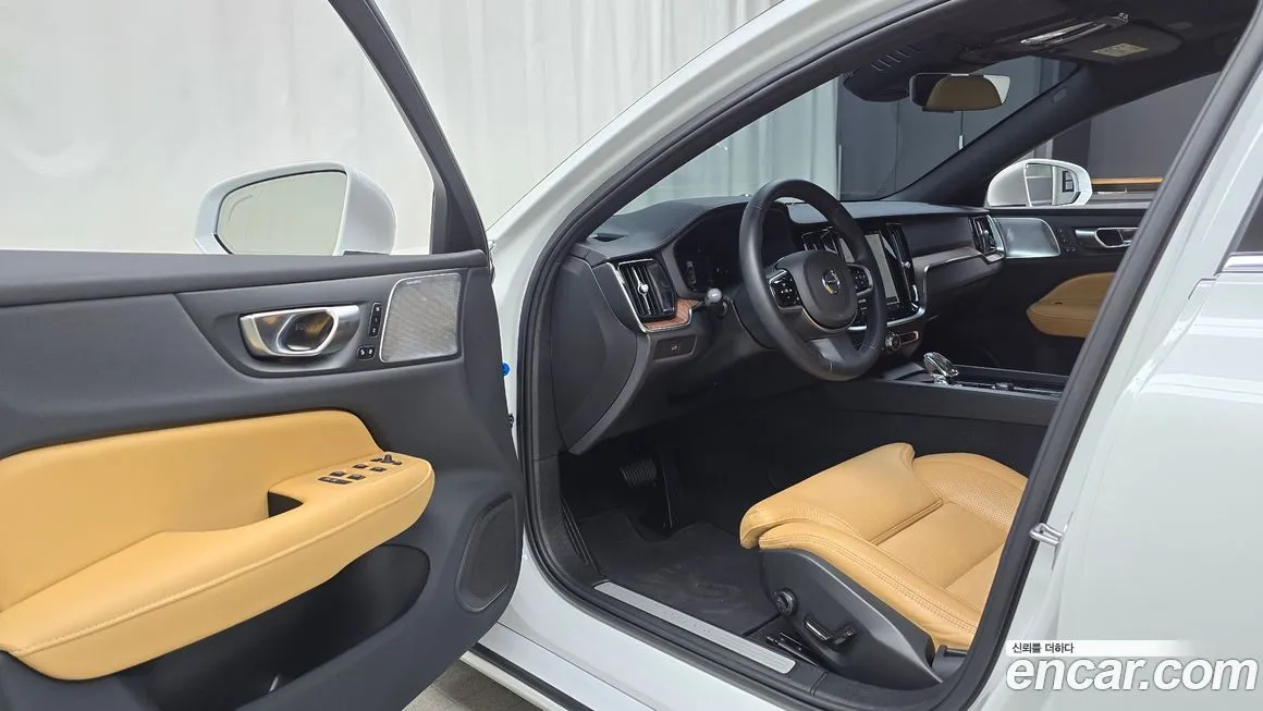 Volvo S60 2023 из KR, фото 3