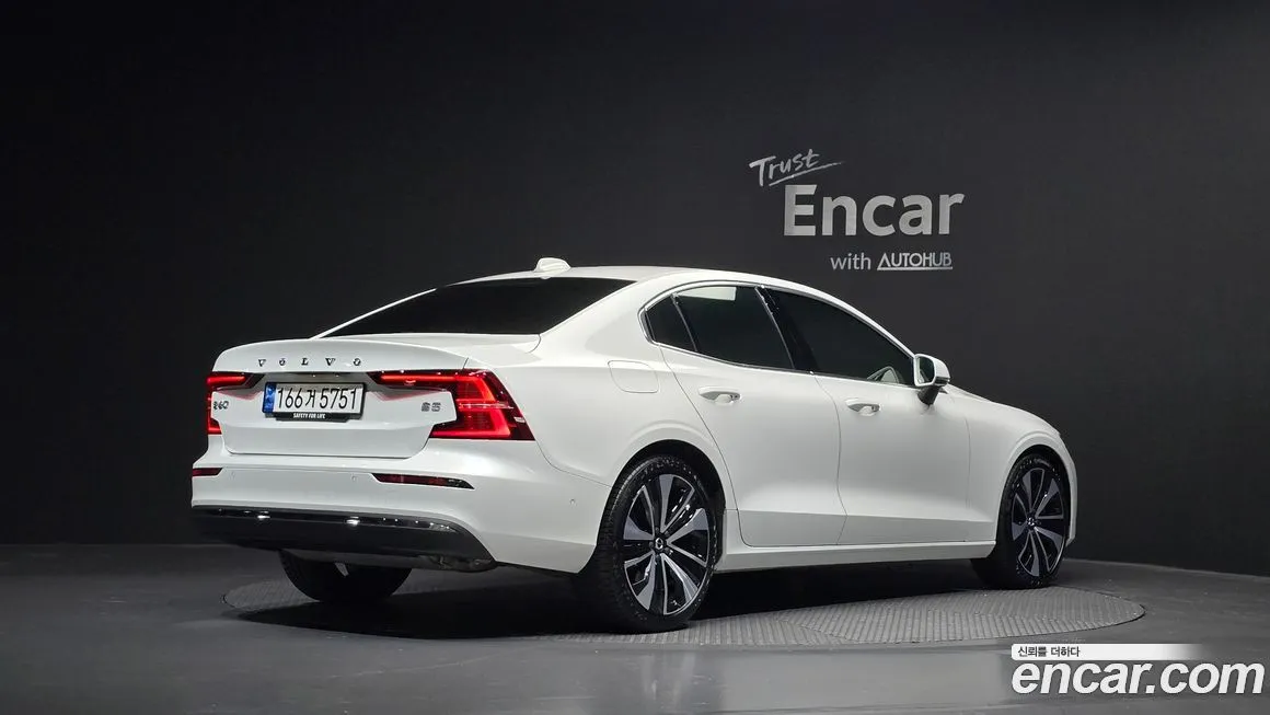 Volvo S60 2023 из KR, фото 4