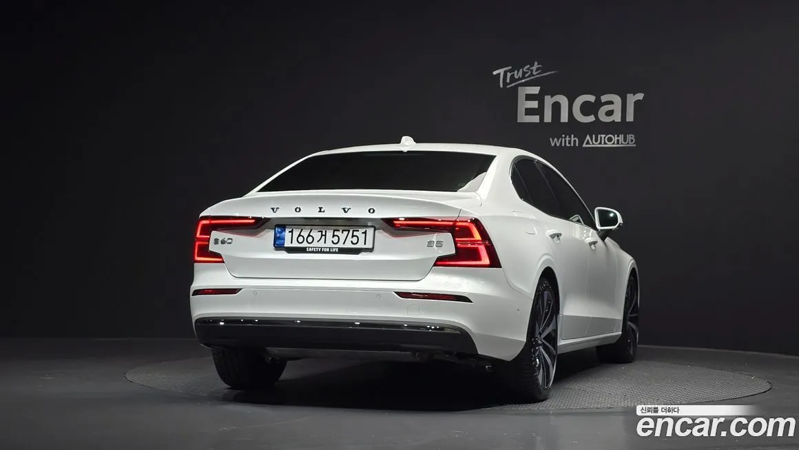 Volvo S60 2023 из KR, фото 5