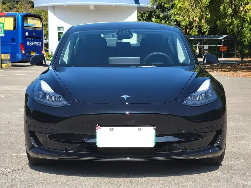 Tesla Model 3 — фото 5