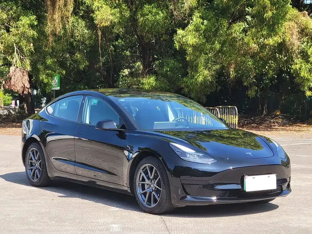 Tesla Model 3 — фото 10