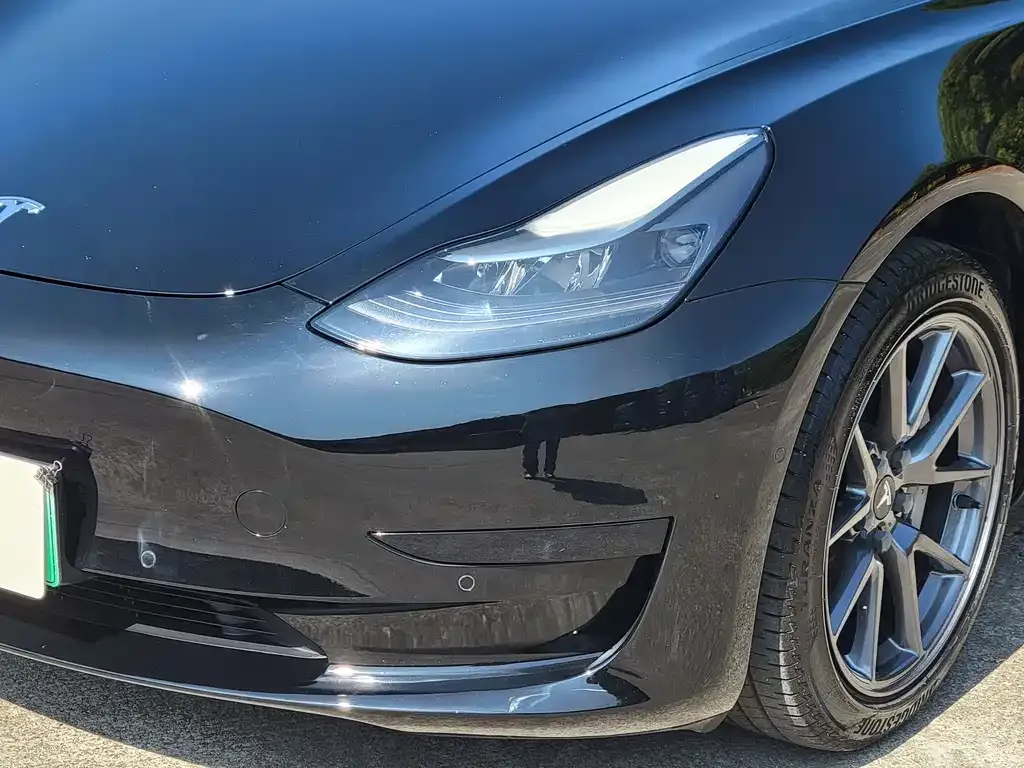 Tesla Model 3 — фото 3