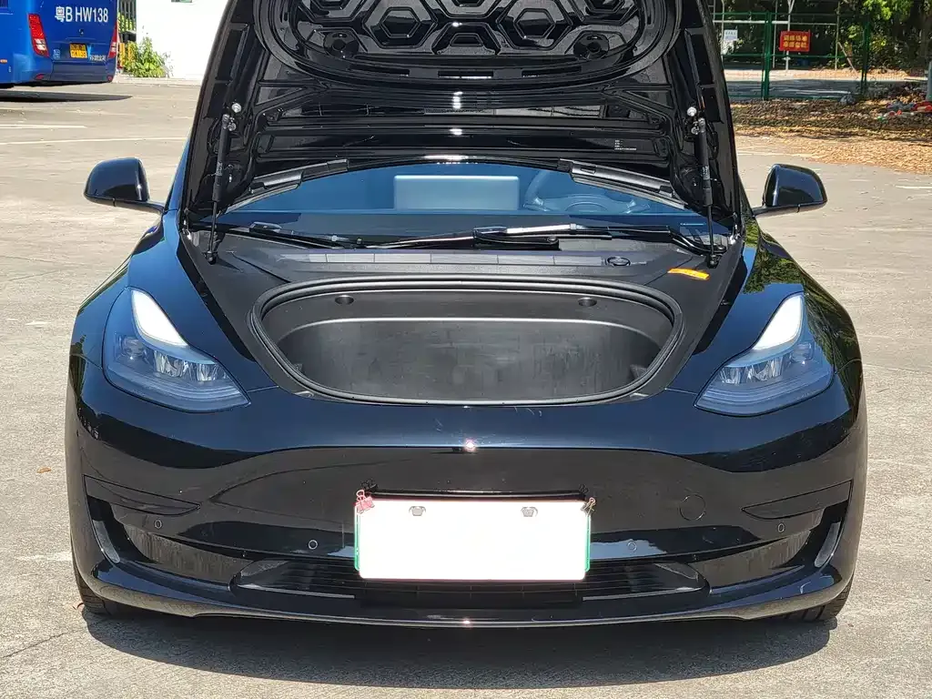 Tesla Model 3 — фото 7