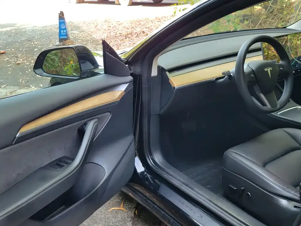 Tesla Model 3 — фото 4