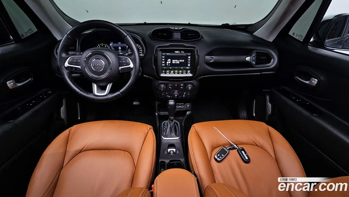 Jeep Renegade — фото 10