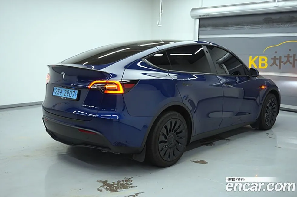 Tesla Model Y — фото 8