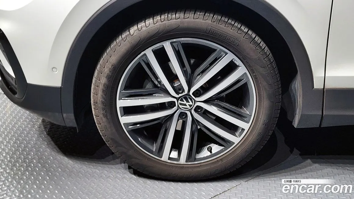 Volkswagen Tiguan — фото 10