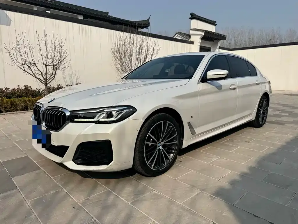 BMW 5 Series — фото 1