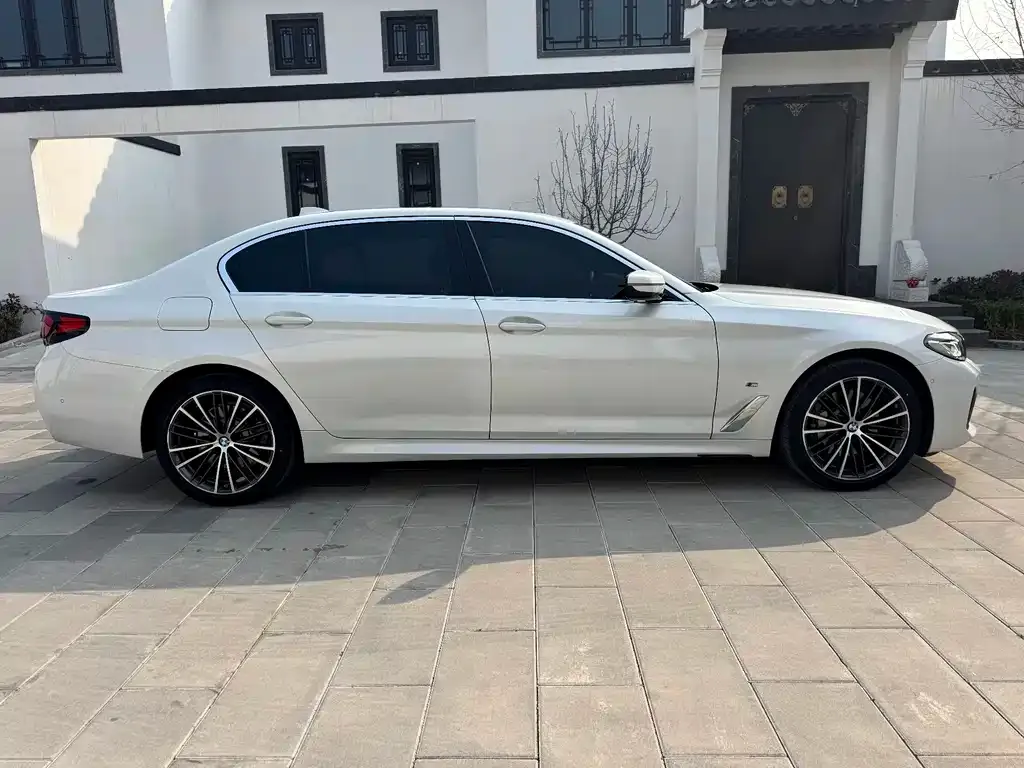 BMW 5 Series — фото 5