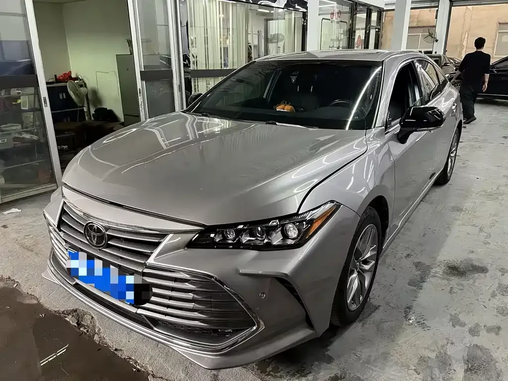 Toyota Avalon — фото 1