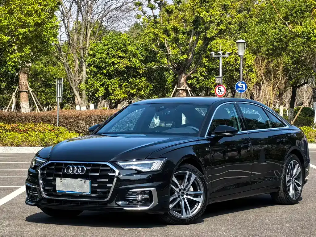 Audi A6L — фото 1
