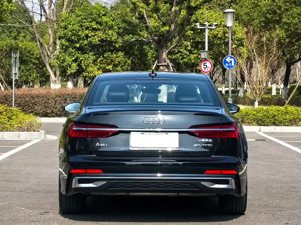 Audi A6L — фото 9